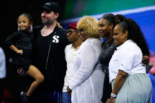Mandatory Credit: Photo by Ella Ling Shutterstock (13331084ey) Serena Williams celebrates victory in her first round match with Alexis Ohanian and Alexis Olympia Ohanian Jr. US Open Championships 2022, Day One, USTA National Tennis Center, Flushing Meadows, New York, USA - 29 Aug 2022 EDITORIAL USE ONLY No use with unauthorised audio, video, data, fixture lists, club league logos or live services. Online in-match use limited to 120 images, no video emulation. No use in betting, games or single club league player publications. US Open Championships 2022, Day One, USTA National Tennis Center, Flushing Meadows, New York, USA - 29 Aug 2022 EDITORIAL USE ONLY No use with unauthorised audio, video, data, fixture lists, club league logos or live services. Online in-match use limited to 120 images, no video emulation. No use in betting, games or single club league player publications. Copyright: xEllaxLing Shutterstockx 13331084ey