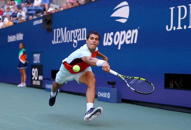 Mandatory Credit: Photo by Ellea Ling Shutterstock (13357852cm) Carlos Alcaraz of Spain in action US Open Championships 2022, Day Four, USTA National Tennis Center, Flushing Meadows, New York, USA - 01 Sep 2022 US Open Championships 2022, Day Four, USTA National Tennis Center, Flushing Meadows, New York, USA - 01 Sep 2022 Copyright: xElleaxLing Shutterstockx 13357852cm
