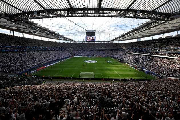 Frankfurt, Deutsche Bank Park, 07.09.22, GER, Herren, UEFA Champions League, Saison 2022-2023, Eintracht Frankfurt - Sporting Lissabon Bild: Fankurve, Fans, Fanblock Frankfurt mit Choreo Nur fuer journalistische Zwecke! Only for editorial use! Gemaess den Vorgaben der DFL Deutsche Fußball Liga ist es untersagt, in dem Stadion und oder vom Spiel angefertigte Fotoaufnahmen in Form von Sequenzbildern und oder videoaehnlichen Fotostrecken zu verwerten bzw. verwerten zu lassen. DFL regulations prohibit any use of photographs as image sequences and or quasi-video. Hessen Deutschland