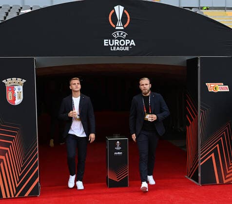 Fussball, Herren, Saison 2022 2023, Europa League, Sporting Braga - 1. FC Union Berlin (Gruppenphase, Gruppe D, 2. Spieltag), v. l. Andras Schäfer (1. FC Union Berlin), Tymoteusz Puchacz (1. FC Union Berlin) vor dem Spiel, 15.09. 2022, Copyright: xMatthiasxKochx