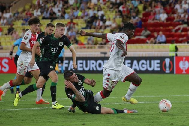 Fußball, EL, AS Monaco - Ferencvaros Budapest Monaco, Monaco, 15th September 2022. Breel Embolo of AS Monaco clashes with Endre Botka of Ferencvaros during the UEFA Europa League match at Stade Louis II, Monaco. Picture credit should read: Jonathan Moscrop Sportimage EDITORIAL USE ONLY. No use with unauthorised audio, video, data, fixture lists, club league logos or live services. Online in-match use limited to 120 images, no video emulation. No use in betting, games or single club league player publications. SPI-1868-0016
