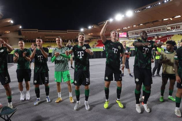 Fußball, EL, AS Monaco - Ferencvaros Budapest Monaco, Monaco, 15th September 2022. Ferencvaros players celebrate in front of their fans following the 1-0 victory in the UEFA Europa League match at Stade Louis II, Monaco. Picture credit should read: Jonathan Moscrop Sportimage EDITORIAL USE ONLY. No use with unauthorised audio, video, data, fixture lists, club league logos or live services. Online in-match use limited to 120 images, no video emulation. No use in betting, games or single club league player publications. SPI-1868-0018