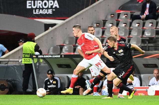 Fussball, Herren, Saison 2022 2023, Europa League, Sporting Braga - 1. FC Union Berlin (Gruppenphase, Gruppe D, 2. Spieltag), v. l. Vitor Oliveira (SC Braga), Julian Ryerson (1. FC Union Berlin), Paul Jaeckel (1. FC Union Berlin), 15.09. 2022, Copyright: xMatthiasxKochx