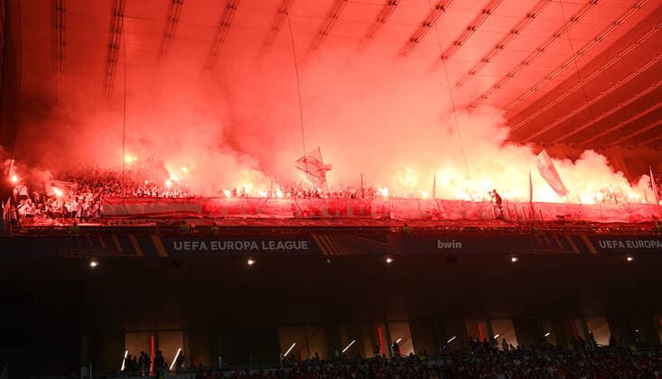 Fußball, EL, Sporting Braga - 1. FC Union Berlin Fussball, Herren, Saison 2022 2023, Europa League, Sporting Braga - 1. FC Union Berlin (Gruppenphase, Gruppe D, 2. Spieltag), Fans von Union zünden Pyrotechnik, 15.09. 2022, Copyright: xMatthiasxKochx
