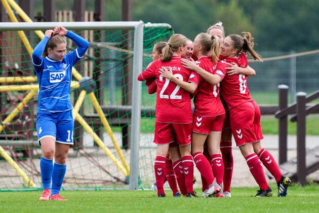 Spielerinnen des 1. FC Köln II (U20), jubeln über das Tor zum 2:2, Jubel, Torjubel, Torerfolg, celebrate the goal, goal, celebration, Jubel ueber das Tor, optimistisch, Spielszene, Highlight, Action, Aktion, 18.09.2022, St. Leon-Rot (Deutschland), Fussball, 2. Frauen-Bundesliga, TSG 1899 Hoffenheim II (U20) - 1. FC Köln II (U20), 18.09.2022, St. Leon-Rot (Deutschland), Fussball, 2. Frauen-Bundesliga, TSG 1899 Hoffenheim II (U20) - 1. FC Köln II (U20), DFB DFL REGULATIONS PROHIBIT ANY USE OF PHOTOGRAPHS AS IMAGE SEQUENCES AND OR QUASI-VIDEO.