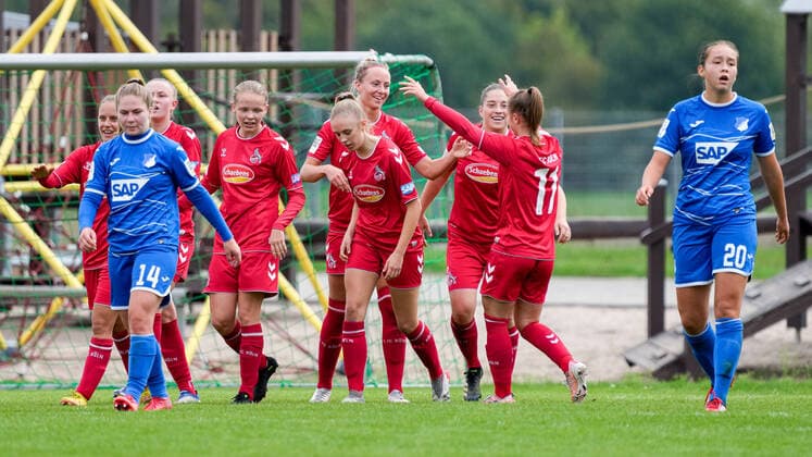 Spielerinnen des 1. FC Köln II (U20), jubeln über das Tor zum 2:2, Jubel, Torjubel, Torerfolg, celebrate the goal, goal, celebration, Jubel ueber das Tor, optimistisch, Spielszene, Highlight, Action, Aktion, 18.09.2022, St. Leon-Rot (Deutschland), Fussball, 2. Frauen-Bundesliga, TSG 1899 Hoffenheim II (U20) - 1. FC Köln II (U20), 18.09.2022, St. Leon-Rot (Deutschland), Fussball, 2. Frauen-Bundesliga, TSG 1899 Hoffenheim II (U20) - 1. FC Köln II (U20), DFB DFL REGULATIONS PROHIBIT ANY USE OF PHOTOGRAPHS AS IMAGE SEQUENCES AND OR QUASI-VIDEO.