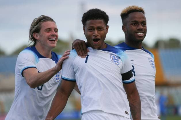 Pescara, Italy, 21st September 2022. Rhian Brewster of England celebrates with team mates after scoring his second goal to give the side a 2-0 lead during the International Friendly, Länderspiel, Nationalmannschaft match at Stadio Adriatico, Pescara. Picture credit should read: Jonathan Moscrop Sportimage EDITORIAL USE ONLY. No use with unauthorised audio, video, data, fixture lists, club league logos or live services. Online in-match use limited to 120 images, no video emulation. No use in betting, games or single club league player publications. SPI-1891-0004