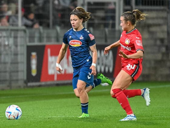 Alicia-Sophie Gudorf (1. FC Köln, 12) und Lara Marti (Bayer 04 Leverkusen, 30). Bayer 04 Leverkusen vs. 1. FC Koeln, Fussball, Flyeralarm Frauen Bundesliga, 2. Spieltag, Saison 2022 2023, 23.09.2022 DFB DFL Regulations prohibit any use of Photographs as image sequences and or quasi-video Bayer 04 Leverkusen vs. 1. FC Koeln, Fussball, Flyeralarm Frauen Bundesliga, 2. Spieltag, Saison 2022 2023, 23.09.2022 Leverkusen Copyright: xEibner-Pressefoto ThomasxHaeslerx EP_EER
