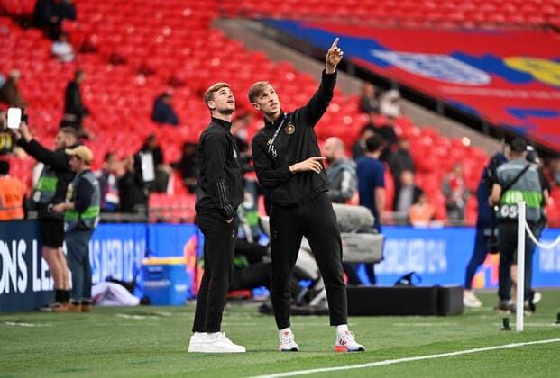 Fussball, Herren, Saison 2022 23, Nations League (Liga A, Gruppe 3, 6. Spieltag) in London, England - Deutschland, v. l. Timo Werner (Deutschland), Nico Schlotterbeck (Deutschland) vor dem Spiel, 26.09. 2022, Copyright: xMatthiasxKochx