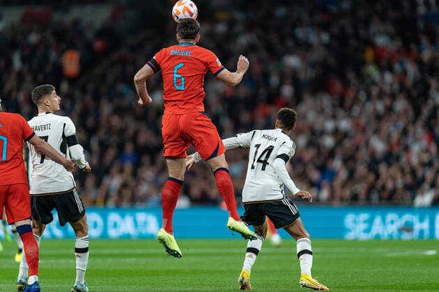 Harry Maguire (England, 6) vor Jamal Musiala (Deutschland, 14) und Kai Havertz (Deutschland, 7) England vs. Deutschland Germany, Fussball, Nations League, DFB, 26.09.2022 DFB REGULATIONS PROHIBIT ANY USE OF PHOTOGRAPHS AS IMAGE SEQUENCES AND OR QUASI-VIDEO England vs. Deutschland Germany, Fussball, Nations League, DFB, 26.09.2022 London Copyright: xEibner-Pressefoto BahhoxKarax EP_EER