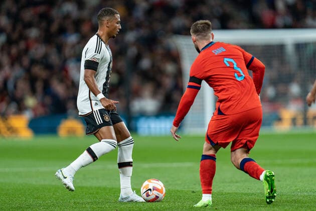 Thilo Kehrer (Deutschland, 5) gegen Luke Shaw (England, 3) England vs. Deutschland Germany, Fussball, Nations League, DFB, 26.09.2022 DFB REGULATIONS PROHIBIT ANY USE OF PHOTOGRAPHS AS IMAGE SEQUENCES AND OR QUASI-VIDEO England vs. Deutschland Germany, Fussball, Nations League, DFB, 26.09.2022 London Copyright: xEibner-Pressefoto BahhoxKarax EP_EER