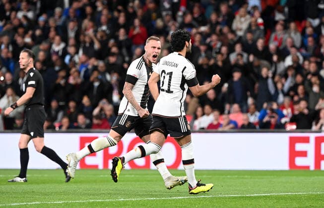 Fussball, Herren, Saison 2022 23, Nations League (Liga A, Gruppe 3, 6. Spieltag) in London, England - Deutschland, v. l. David Raum (Deutschland), Ilkay Gündogan (Deutschland), Jubel nach Tor zum 0:1, 26.09. 2022, Copyright: xMatthiasxKochx