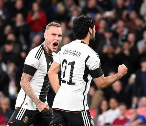 Fussball, Herren, Saison 2022 23, Nations League (Liga A, Gruppe 3, 6. Spieltag) in London, England - Deutschland, v. l. David Raum (Deutschland), Ilkay Gündogan (Deutschland), Jubel nach Tor zum 0:1, 26.09. 2022, Copyright: xMatthiasxKochx