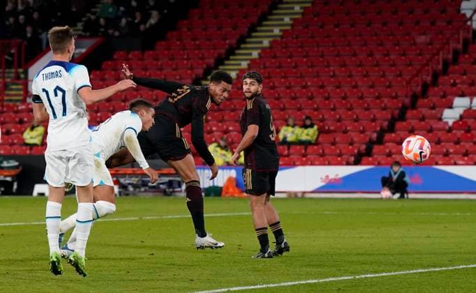 Sheffield, England, 27th September 2022. Felix Nmecha of Germany heads the first goal during the International Friendly, Länderspiel, Nationalmannschaft match at Bramall Lane, Sheffield. Picture credit should read: Andrew Yates Sportimage EDITORIAL USE ONLY. No use with unauthorised audio, video, data, fixture lists, club league logos or live services. Online in-match use limited to 120 images, no video emulation. No use in betting, games or single club league player publications. SPI-1910-0032