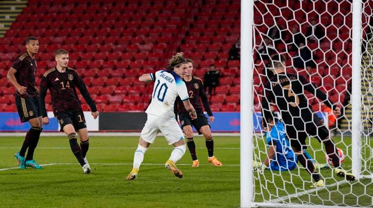Sheffield, England, 27th September 2022. Connor Gallagher of England scores their second goal during the International Friendly, Länderspiel, Nationalmannschaft match at Bramall Lane, Sheffield. Picture credit should read: Andrew Yates Sportimage EDITORIAL USE ONLY. No use with unauthorised audio, video, data, fixture lists, club league logos or live services. Online in-match use limited to 120 images, no video emulation. No use in betting, games or single club league player publications. SPI-1910-0040