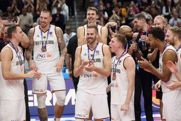 POLAND vs GERMANY JOHANNES VOIGTMANN Johanes Fojgtman, DANIEL THEIS Daniel Tajs, JONAS WOHLFARTH BOTTERMANN Jonas Volfart Boterman, JUSTUS HOLLATZ Justus Holac, JOHANNES THIEMANN Johanes Timan kosarkasi reprezentacije Nemacke na utakmici za trece mesto bronzana medalja FIBA Evropskog prvenstva protiv Poljske u Mercedes Benc areni, Berlin 18.09.2022. godine Foto: Kosarka, Poljska, FIBA Evropsko prvenstvo, NemackaBASKETBALL, FIBA European Championship, EM, Europameisterschaft GERMANY POLAND Berlin Mercedes Benz arena Germany Copyright: xMarkoxMetlasx xMNxPRESSxPHOTOx
