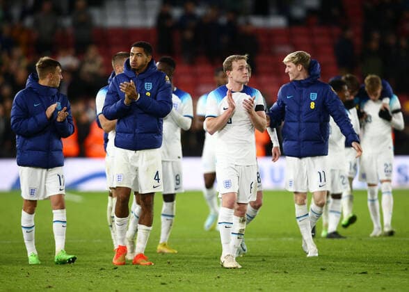 Mandatory Credit: Photo by Matt West Shutterstock (13423132dw) Oliver Skipp of England thanks the fans at the end of the game England U21, U 21 v Germany U21, Friendly, International Football, Bramall Lane, Sheffield, UK - 27 Sep 2022 EDITORIAL USE ONLY No use with unauthorised audio, video, data, fixture lists, club league logos or live services. Online in-match use limited to 120 images, no video emulation. No use in betting, games or single club league player publications. England U21 v Germany U21, Friendly, International Football, Bramall Lane, Sheffield, UK - 27 Sep 2022 EDITORIAL USE ONLY No use with unauthorised audio, video, data, fixture lists, club league logos or live services. Online in-match use limited to 120 images, no video emulation. No use in betting, games or single club league player publications. Copyright: xMattxWest Shutterstockx 13423132dw