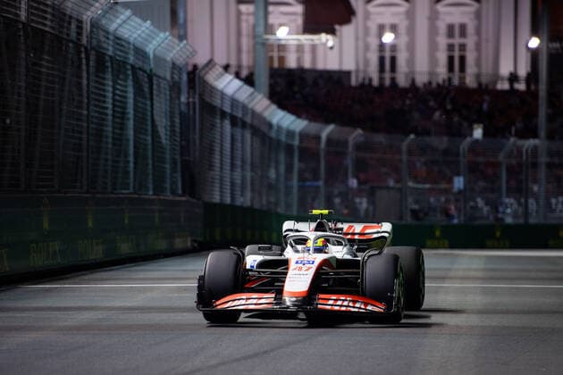 Mick Schumacher (GER, Haas F1 Team 47) im VF-22 auf der Anderson Bridge, SIN, Formel 1 Grand Prix von Singapur, Marina Bay Circuit, Freies Training, 30.09.2022 SIN, Formel 1 Grand Prix von Singapur, Marina Bay Circuit, Freies Training, 30.09.2022 Singapur Copyright: xEibner Memmlerx EP_MMR