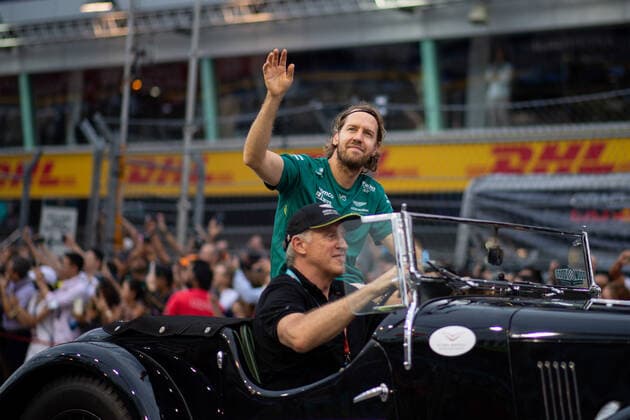 Sebastian Vettel (GER, Aston Martin Aramco Cognizant F1 Team 5) bei der Fahrerparade, SIN, Formel 1 Grand Prix von Singapur, Marina Bay Circuit, Rennen, 02.10.2022 SIN, Formel 1 Grand Prix von Singapur, Marina Bay Circuit, Rennen, 02.10.2022 Singapur Copyright: xEibner Memmlerx EP_MMR
