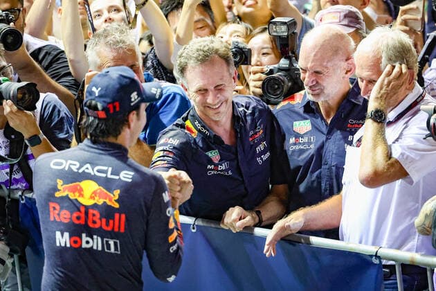 PEREZ Sergio (mex), Red Bull Racing RB18, HORNER Christian (gbr), Team Principal of Red Bull Racing, and MARKO Helmut (aut), Drivers™ Manager of Red Bull Racing, portrait during the Formula 1 Singapore Airlines Singapore Grand Prix 2022, 17th round of the 2022 FIA Formula One World Championship, WM, Weltmeisterschaft from September 30 to October 02, 2022 on the Marina Bay Street Circuit, in Singapore - F1 - SINGAPORE GRAND PRIX 2022 - RACE DPPI Panoramic GOOD4750
