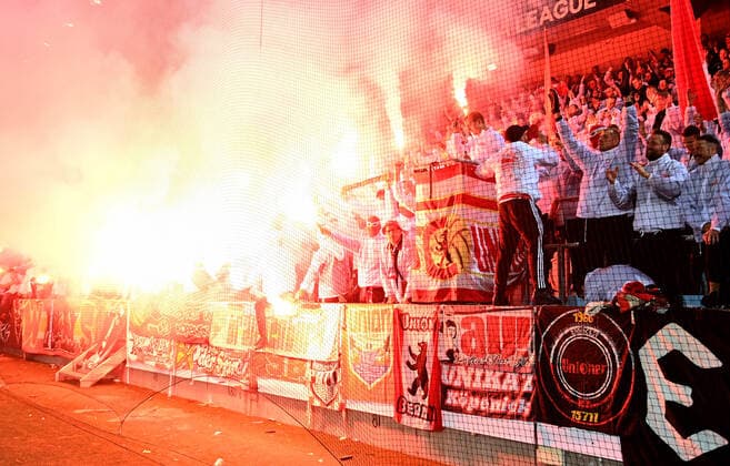 Fussball, Herren, Saison 2022 2023, Europa League, Malmö FF - 1. FC Union Berlin (Gruppenphase, Gruppe D, 3. Spieltag), Fans von Union brennen Feuerwerk ab, Jubel nach dem Abpfiff, 06.10. 2022, Copyright: xMatthiasxKochx