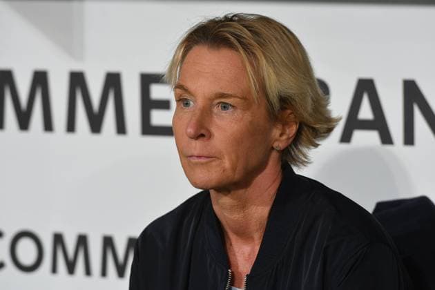 Sport Bilder des Tages Martina Voss-Tecklenburg (Bundestrainerin, Deutschland) . Deutschland vs. Frankreich, Fussball, Laenderspiel, Freundschaftspiel, Saison 2022 2023, 07.10.2022 DFB DFL REGULATIONS PROHIBIT ANY USE OF PHOTOGRAPHS AS IMAGE SEQUENCES AND OR QUASI-VIDEO Deutschland vs. Frankreich, Fussball, Laenderspiel, Freundschaftspiel, Saison 2022 2023, 07.10.2022 Dresden Copyright: xEibner-Pressefoto BertxHarzerx EP_EER