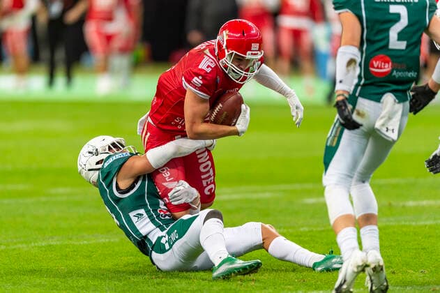 Mitch Fettig (24, DB, Schwaebisch Hall Unicorns) stoppt r12 GER, Potsdam Royals vs Schwaebisch Hall Unicorns, GFL, Saison 2022, Germanbowl, Finale, 08.10.2022, GER, Potsdam Royals vs Schwaebisch Hall Unicorns, GFL, Saison 2022, Germanbowl, Finale, 08.10.2022 Frankfurt Copyright: xEibner-Pressefotox EP_FWF