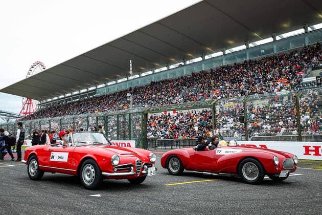 24 ZHOU Guanyu (chi), Alfa Romeo F1 Team ORLEN C42, BOTTAS Valtteri (fin), Alfa Romeo F1 Team ORLEN C42, at the drivers parade during the Formula 1 Honda Japanese Grand Prix 2022, 18th round of the 2022 FIA Formula One World Championship, WM, Weltmeisterschaft from Octobre 7 to 9, 2022 on the Suzuka International Racing Course, in Suzuka, Mie Prefecture, Japan - F1 - JAPANESE GRAND PRIX 2022 - RACE DPPI Panoramic 20221009_GOOD3087