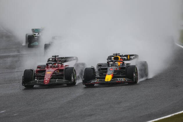 01 VERSTAPPEN Max (nld), Red Bull Racing RB18, action and 16 LECLERC Charles (mco), Scuderia Ferrari F1-75, action, start of the race, depart, during the Formula 1 Honda Japense Grand Prix 2022, 18th round of the 2022 FIA Formula One World Championship, WM, Weltmeisterschaft from Octobre 7 to 9, 2022 on the Suzuka International Racing Course, in Suzuka, Mie Prefecture, Japan - F1 - JAPANESE GRAND PRIX 2022 - RACE DPPI Panoramic GOOD3467