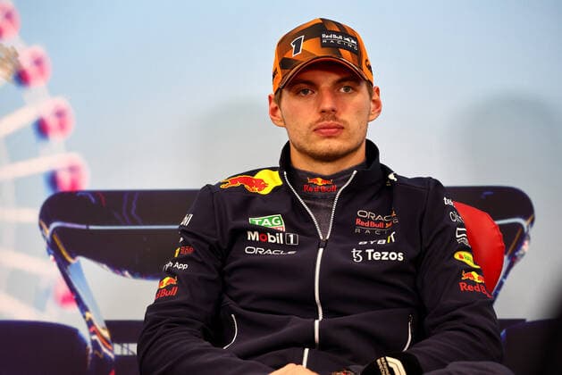 VERSTAPPEN Max (ned), Red Bull Racing RB18, portrait race winner and World Champion in the post race FIA press conference, PK, Pressekonferenz in the post race FIA Press Conference during the Formula 1 Honda Japanese Grand Prix 2022, 18th round of the 2022 FIA Formula One World Championship, WM, Weltmeisterschaft from Octobre 7 to 9, 2022 on the Suzuka International Racing Course, in Suzuka, Mie Prefecture, Japan - F1 - JAPANESE GRAND PRIX 2022 - RACE DPPI Panoramic JAPAN_SUNDAY_FIA_PRESS_CONF_22