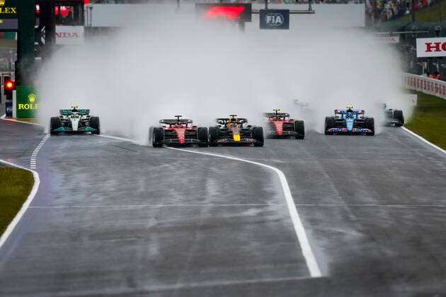 Start, 16 Charles Leclerc (MCO, Scuderia Ferrari), 1 Max Verstappen (NLD, Oracle Red Bull Racing), 44 Lewis Hamilton (GBR, Mercedes-AMG Petronas F1 Team), 55 Carlos Sainz (ESP, Scuderia Ferrari), 31 Esteban Ocon (FRA, BWT Alpine F1 Team), F1 Grand Prix of Japan at Suzuka International Racing Course on October 9, 2022 in Suzuka, Japan. (Photo by HOCH ZWEI) Suzuka Japan