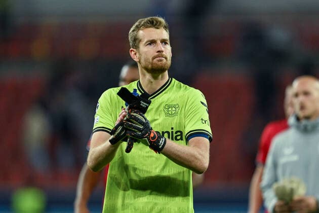 GER, Champions League, Gruppenphase, 4.Spieltag, Bayer Leverkusen vs. FC Porto 12.10.2022, BayArena , Leverkusen , GER, Champions League, Gruppenphase, 4.Spieltag, Bayer Leverkusen vs. FC Porto im Bild picture shows Torwart Lukas Hradecky (Bayer Leverkusen 1) ist nach Spielende enttäuscht.