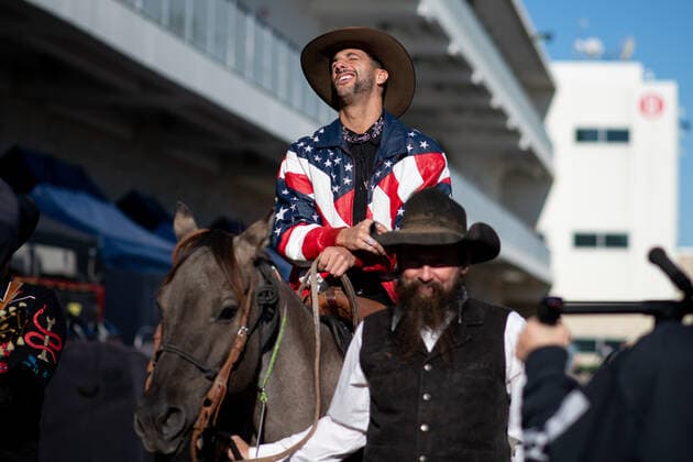 Daniel Ricciardo (AUS, McLaren F1 Team 3) reitet mit Pferd Horsey McHorse in das Fahrerlager, USA, Formel 1 Grand Prix der USA, Circuit of the Americas Austin, Mediaday, 20.10.2022 USA, Formel 1 Grand Prix der USA, Circuit of the Americas Austin, Mediaday, 20.10.2022 Austin Copyright: xEibner Memmlerx EP_MMR