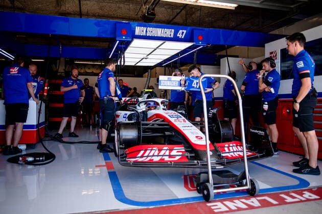 Mick Schumacher (GER, Haas F1 Team 47) sitzt im Auto in der Box, USA, Formel 1 Grand Prix der USA, Circuit of the Americas Austin, 3. Freies Training, 22.10.2022 USA, Formel 1 Grand Prix der USA, Circuit of the Americas Austin, 3. Freies Training, 22.10.2022 Austin Copyright: xEibner Memmlerx EP_MMR