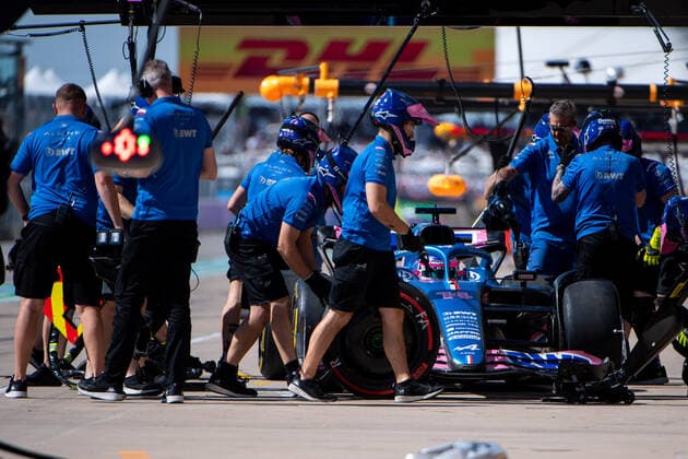 Fernando Alonso (ESP, BWT Alpine F1 Team 14) beim Boxenstop, USA, Formel 1 Grand Prix der USA, Circuit of the Americas Austin, 3. Freies Training, 22.10.2022 USA, Formel 1 Grand Prix der USA, Circuit of the Americas Austin, 3. Freies Training, 22.10.2022 Austin Copyright: xEibner Memmlerx EP_MMR