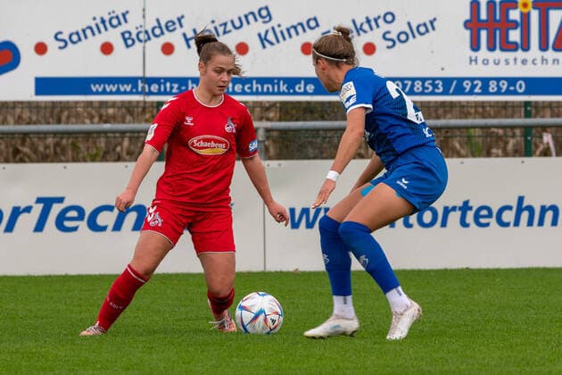 Am Ball Leonie Krump (1. FC Koeln U20, 06) gegen Tabea Griss (SC Sand, 20) GER, SC Sand vs. 1. FC Koeln U20, Fussball, 2. Frauen Bundesliga, 6. Spieltag, Saison 2022 2023, 23.10.2022 GER, SC Sand vs. 1. FC Koeln U20, Fussball, 2. Frauen Bundesliga, 6. Spieltag, Saison 2022 2023, 23.10.2022 Willstaett-Sand Copyright: xEibner-Pressefoto ThomasxHeßx EPS_EER