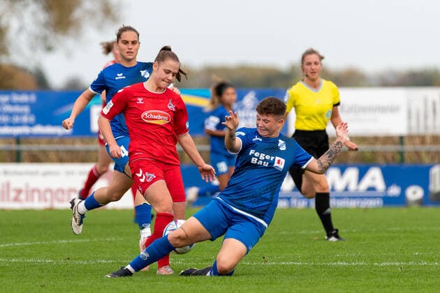 Am Ball Leonie Zilger (1. FC Koeln U20, 11). Es grätsch graetscht Fabienne Walaschewski (SC Sand, 02) GER, SC Sand vs. 1. FC Koeln U20, Fussball, 2. Frauen Bundesliga, 6. Spieltag, Saison 2022 2023, 23.10.2022 GER, SC Sand vs. 1. FC Koeln U20, Fussball, 2. Frauen Bundesliga, 6. Spieltag, Saison 2022 2023, 23.10.2022 Willstaett-Sand Copyright: xEibner-Pressefoto ThomasxHeßx EPS_EER
