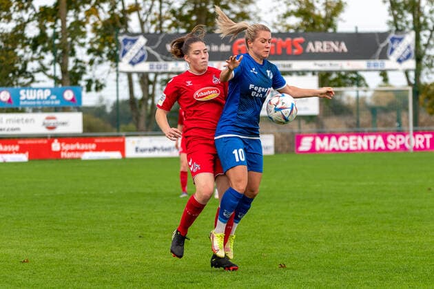 Am Ball Natalia Stulin (SC Sand, 10) dahinter Leonie Zilger (1. FC Koeln U20, 11) GER, SC Sand vs. 1. FC Koeln U20, Fussball, 2. Frauen Bundesliga, 6. Spieltag, Saison 2022 2023, 23.10.2022 GER, SC Sand vs. 1. FC Koeln U20, Fussball, 2. Frauen Bundesliga, 6. Spieltag, Saison 2022 2023, 23.10.2022 Willstaett-Sand Copyright: xEibner-Pressefoto ThomasxHeßx EPS_EER