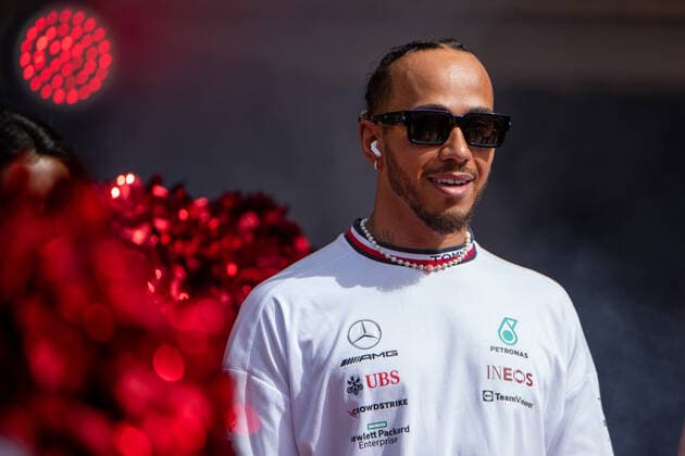 Lewis Hamilton (UK, Mercedes AMG Petronas F1 Team 44) bei der Fahrerparade mit Texas Cheerleadern, USA, Formel 1 Grand Prix der USA, Circuit of the Americas Austin, Raceday, 23.10.2022 USA, Formel 1 Grand Prix der USA, Circuit of the Americas Austin, Raceday, 23.10.2022 Austin Copyright: xEibner Memmlerx EP_MMR