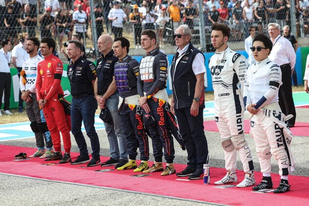 Drivers during the tribute for Dietrich Mateschitz™s death MARKO Helmut (aut), Drivers™ Manager of Red Bull Racing, portrait VERSTAPPEN Max (ned), Red Bull Racing RB18, portrait HORNER Christian (gbr), Team Principal of Red Bull Racing, portrait GASLY Pierre (fra), Scuderia AlphaTauri AT03, portrait TSUNODA Yuki (jap), Scuderia AlphaTauri AT03, portrait SAINZ Carlos (spa), Scuderia Ferrari F1-75, portrait during the Formula 1 Aramco United States Grand Prix 2022, 19th round of the 2022 FIA Formula One World Championship, WM, Weltmeisterschaft from October 21 to 23, 2022 on the Circuit of the Americas, in Austin, Texas - F1 - UNITED STATES GRAND PRIX 2022 - RACE DPPI Panoramic G00D8184