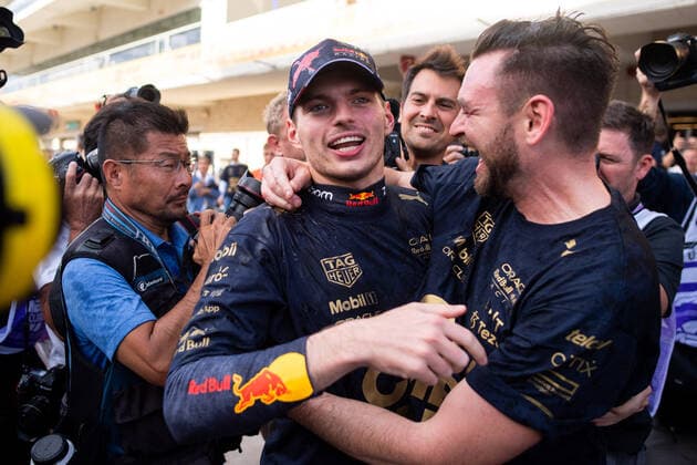 Max Verstappen (NED, Oracle Red Bull Racing 1) und Team feiern den Gewinn der Konstrukteuersweltmeisterschaft, USA, Formel 1 Grand Prix der USA, Circuit of the Americas Austin, Rennen, 23.10.2022 USA, Formel 1 Grand Prix der USA, Circuit of the Americas Austin, Rennen, 23.10.2022 Austin Copyright: xEibner Memmlerx EP_MMR