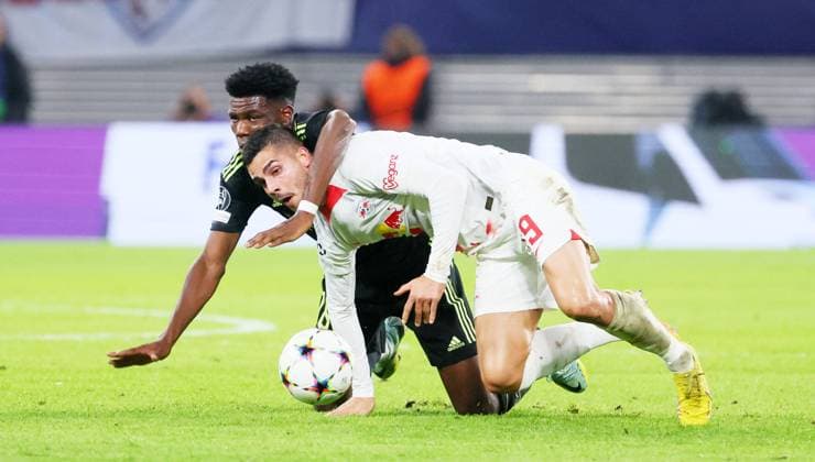 Sport Bilder des Tages RB Leipzig - Real Madrid 25.10.2022 Leipzig, 25.10.2022, Red Bull Arena, Fussball, UEFA Champions League, Gruppe F, 5. Spieltag , RB Leipzig vs. Real Madrid , Im Bild von links: AurŽlien Tchouameni (18, Real), Andre Silva (19, RB Leipzig). , UEFA regulations prohibit any use of photographs as image sequences and or quasi-video ,