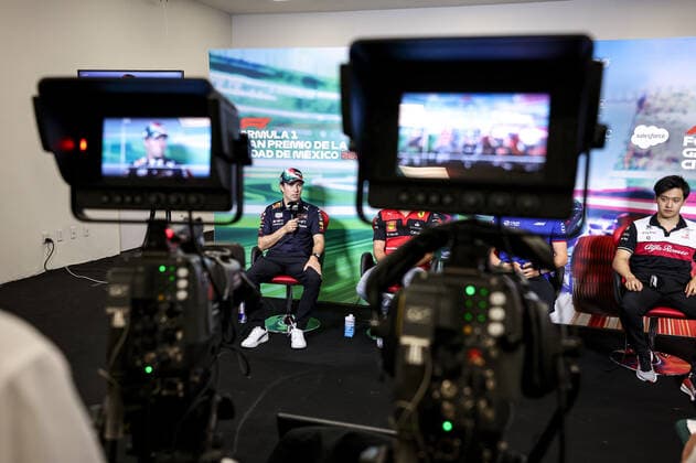PEREZ Sergio (mex), Red Bull Racing RB18, portrait press conference, PK, Pressekonferenz during the Formula 1 Grand Premio de la Ciudad de Mexico 2022, Mexican Grand Prix 2022, 20th round of the 2022 FIA Formula One World Championship, WM, Weltmeisterschaft from October 28 to 30, 2022 on the Autodromo Hermanos Rodriguez, in Mexico City, Mexico - F1 - MEXICO CITY GRAND PRIX 2022 DPPI Panoramic GOOD8240