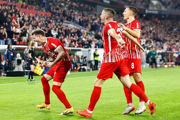 Torjubel SC Freiburg beim 1:1 durch Lukas Kuebler (SC Freiburg, 17), mit Christian Guenter (SC Freiburg, 30) und Maximilian Eggestein (SC Freiburg, 08) , GER, SC Freiburg vs. Olympiacos FC, Fussball, UEFA Europa League, 5. Spieltag, Gruppenphase, 27.10.2022 GER, SC Freiburg vs. Olympiacos FC, Fussball, UEFA Europa League, 5. Spieltag, Gruppenphase, 27.10.2022 Freiburg im Breisgau Copyright: xEibner-Pressefoto GrantxHubbsx EP_GHS