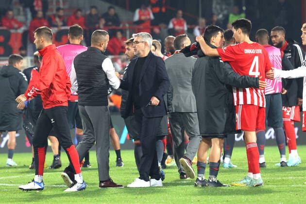 DEU, Europa League, 1.FC Union vs. SC Braga, 27.10.2022, Stadion Alte Foersterei, Berlin, DEU, Europa League, 1.FC Union vs. SC Braga, im Bild: Cheftrainer (Head Coach) Urs Fischer(1.FC Union Berlin), Unioner-Spielerkreis, Cheftrainer Artur Jorge (SC Braga) DFL - regulations prohibit any use of Photographs as image sequences and or quasi-video Foto: Juergen Engler nordphoto GmbH