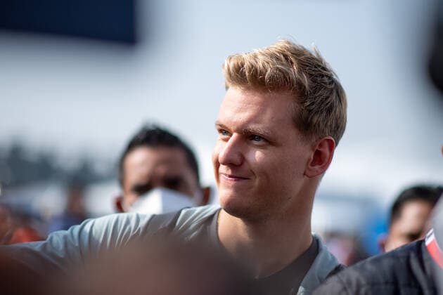 Mick Schumacher (GER, Haas F1 Team 47), MEX, Formel 1 Grand Prix von Mexiko, Autodromo Hermanos Rodriguez Mexico City, Ankunft der Fahrer, 28.10.2022 MEX, Formel 1 Grand Prix von Mexiko, Autodromo Hermanos Rodriguez Mexico City, Ankunft der Fahrer, 28.10.2022 Mexico City Copyright: xEibner Memmlerx EP_MMR