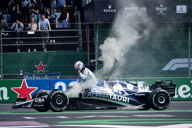 Liam Lawson (NZL, Scuderia AlphaTauri 40) beendet die Session mit einem technischen Defekt an der Bremse und steigt aus dem im AT03 aus, MEX, Formel 1 Grand Prix von Mexiko, Autodromo Hermanos Rodriguez Mexico City, 1. Freies Training, 28.10.2022 MEX, Formel 1 Grand Prix von Mexiko, Autodromo Hermanos Rodriguez Mexico City, 1. Freies Training, 28.10.2022 Mexico City Copyright: xEibner Memmlerx EP_MMR