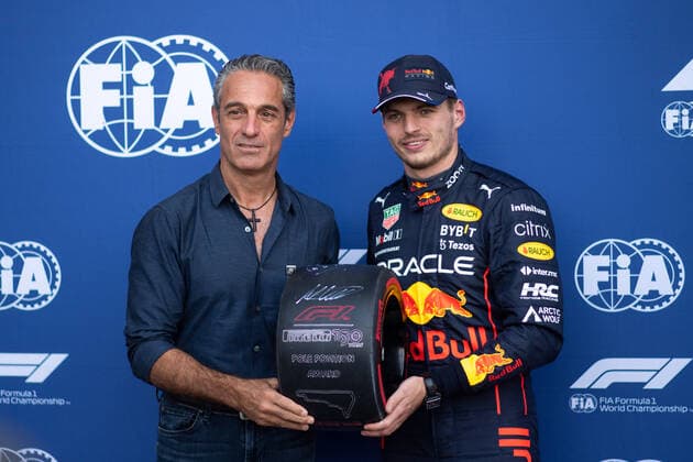 Max Verstappen (NED, Oracle Red Bull Racing 1) freut sich ueber den Pirelli Pole Position Award, MEX, Formel 1 Grand Prix von Mexiko, Autodromo Hermanos Rodriguez Mexico City, Qualifying, 29.10.2022 MEX, Formel 1 Grand Prix von Mexiko, Autodromo Hermanos Rodriguez Mexico City, Qualifying, 29.10.2022 Mexico City Copyright: xEibner Memmlerx EP_MMR