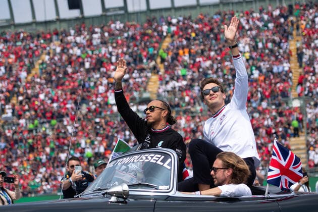 Lewis Hamilton (UK, Mercedes AMG Petronas F1 Team 44), George Russell (UK, Mercedes AMG Petronas F1 Team 63) bei der Fahrerparade, MEX, Formel 1 Grand Prix von Mexiko, Autodromo Hermanos Rodriguez Mexico City, Race Day, 30.10.2022 MEX, Formel 1 Grand Prix von Mexiko, Autodromo Hermanos Rodriguez Mexico City, Race Day, 30.10.2022 Mexico City Copyright: xEibner Memmlerx EP_MMR