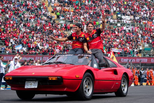 Carlos Sainz Junior (ESP, Scuderia Ferrari 55), Charles Leclerc (MCO, Scuderia Ferrari 16) bei der Fahrerparade, MEX, Formel 1 Grand Prix von Mexiko, Autodromo Hermanos Rodriguez Mexico City, Race Day, 30.10.2022 MEX, Formel 1 Grand Prix von Mexiko, Autodromo Hermanos Rodriguez Mexico City, Race Day, 30.10.2022 Mexico City Copyright: xEibner Memmlerx EP_MMR